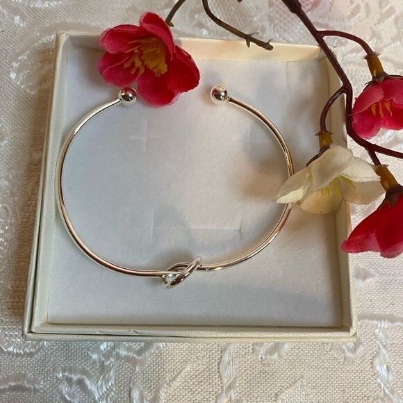 Chicnow I canāt tie the knotāwithout youābracelet - Picture 8 of 11